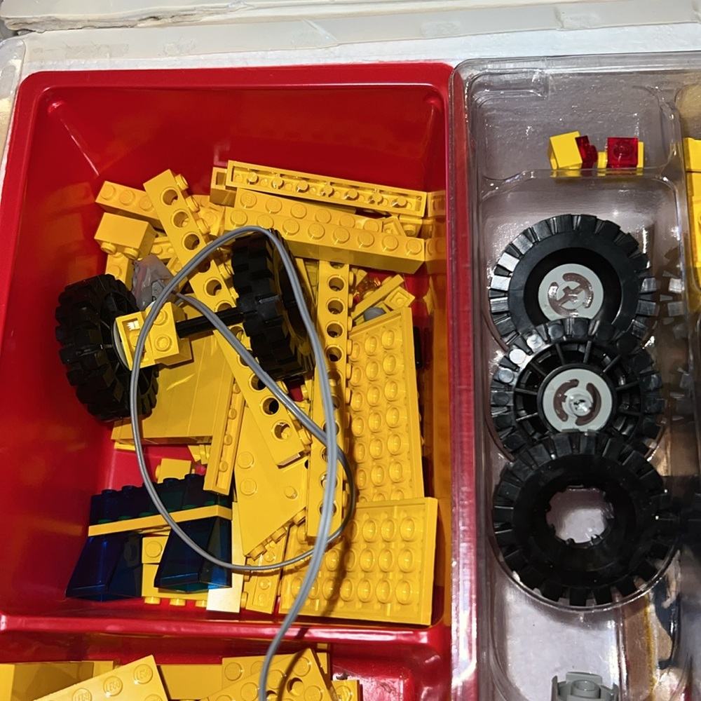 Vintage 1980 Lego Universal Building Set with motor 744 - Picture 8 of 16